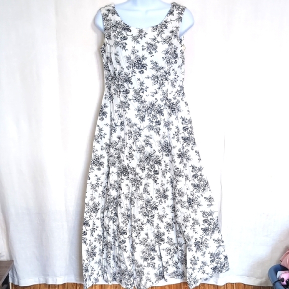 real comfort by Chadwicks White Black Floral Fit and Flare Midi Dress Size 4P - Picture 1 of 6